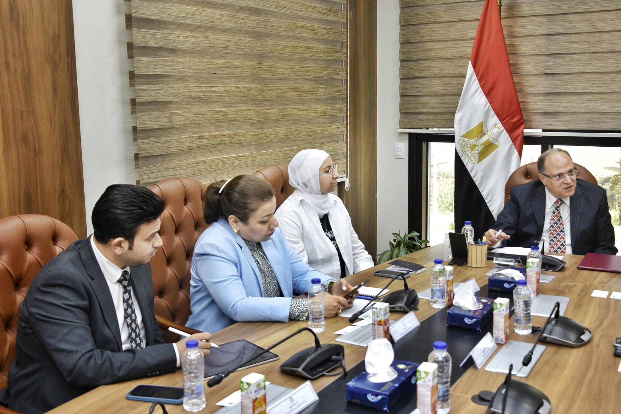 رئيس هيئة الدواء يجتمع مع وفد البنك الدولي