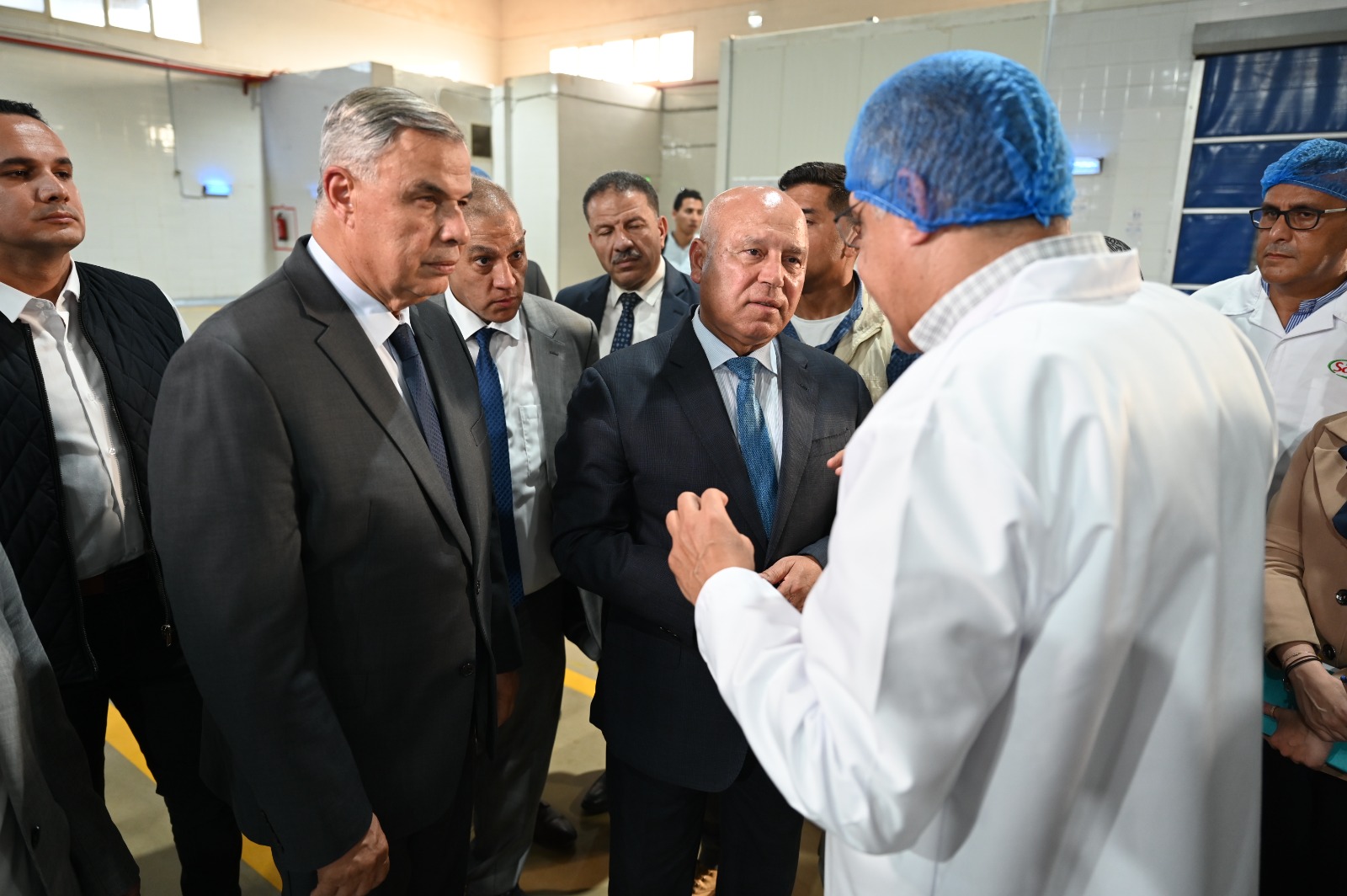 الوزير يتفقد مصنع صقر للصناعات الغذائية