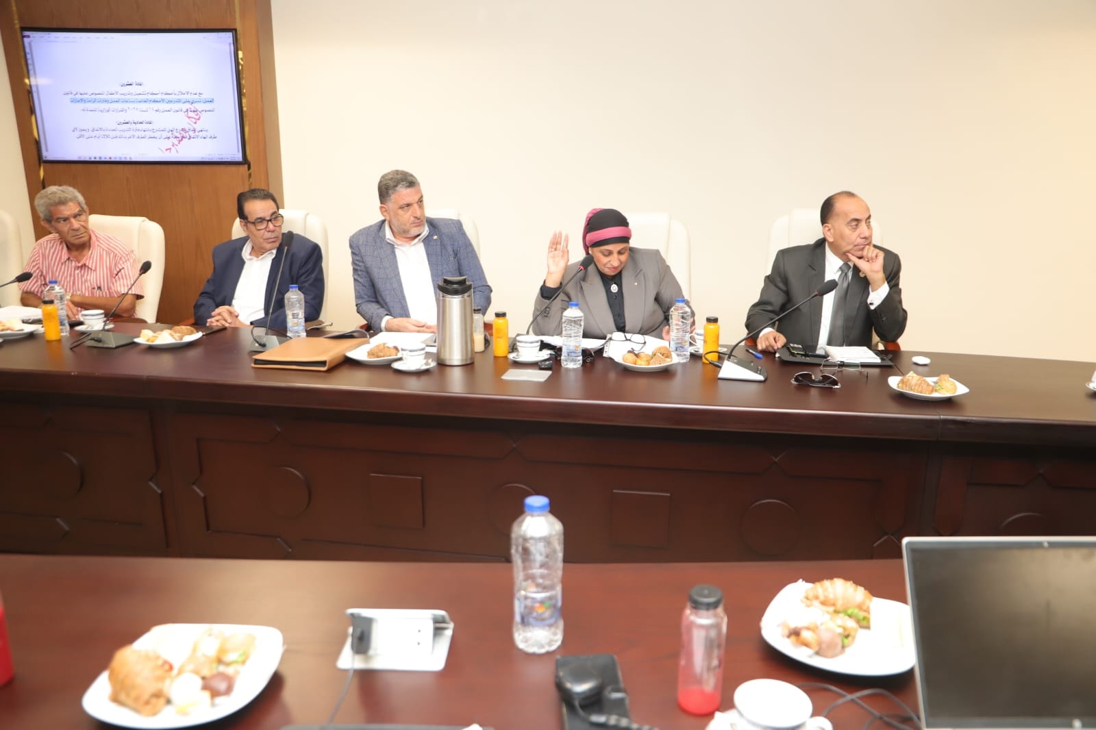 وزير العمل يترأس اجتماع المجلس الأعلى للتشاور الاجتماعي