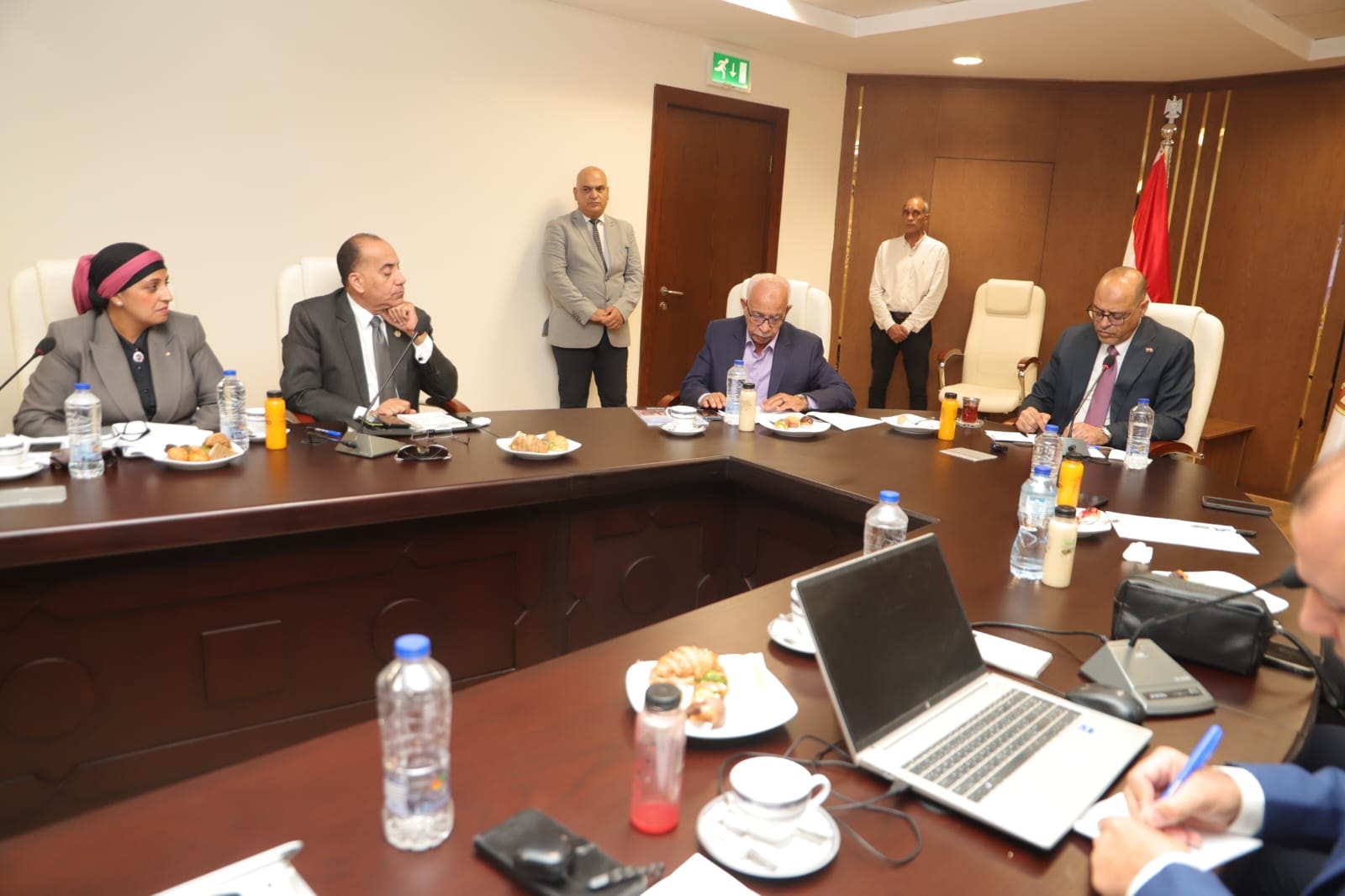 وزير العمل يترأس اجتماع المجلس الأعلى للتشاور الاجتماعي