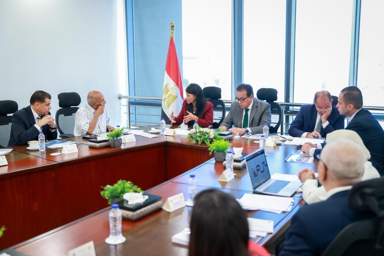 وزير الصحة يجتمع مع ممثلي الشركة العربية للصناعات الدوائية