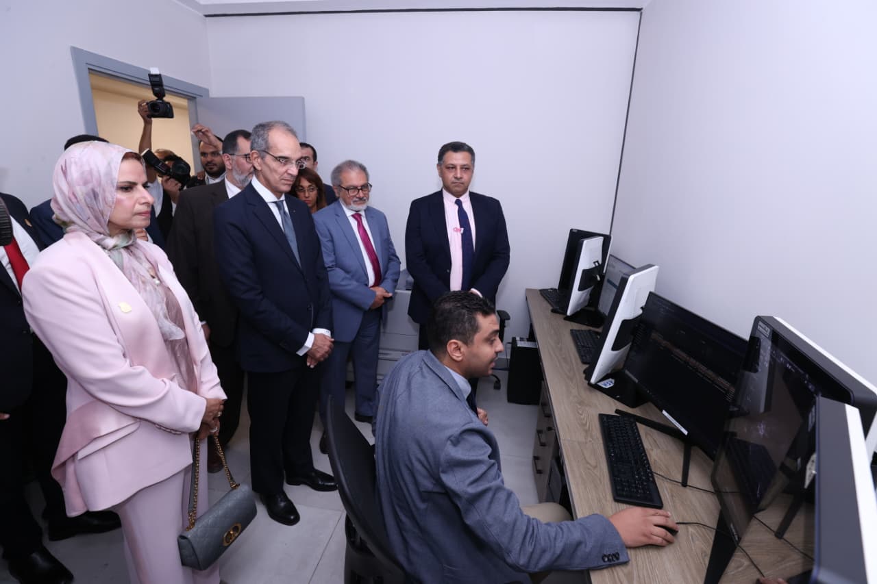 وزير الاتصالات يشهد إطلاق أول نظام مصري للكشف عن سرطان الثدي