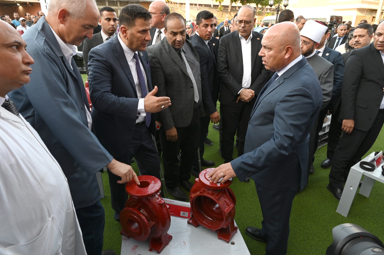 وزير الصناعة والنقل يتفقد شركة النصر للمسبوكات