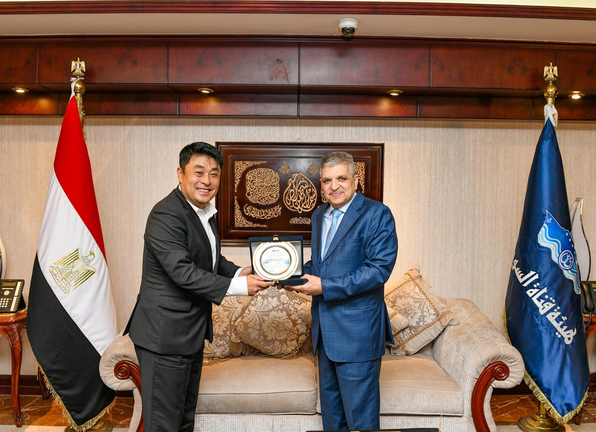الفريق أسامة ربيع يجتمع مع رئيس شركة هيونداي كوربوريشن