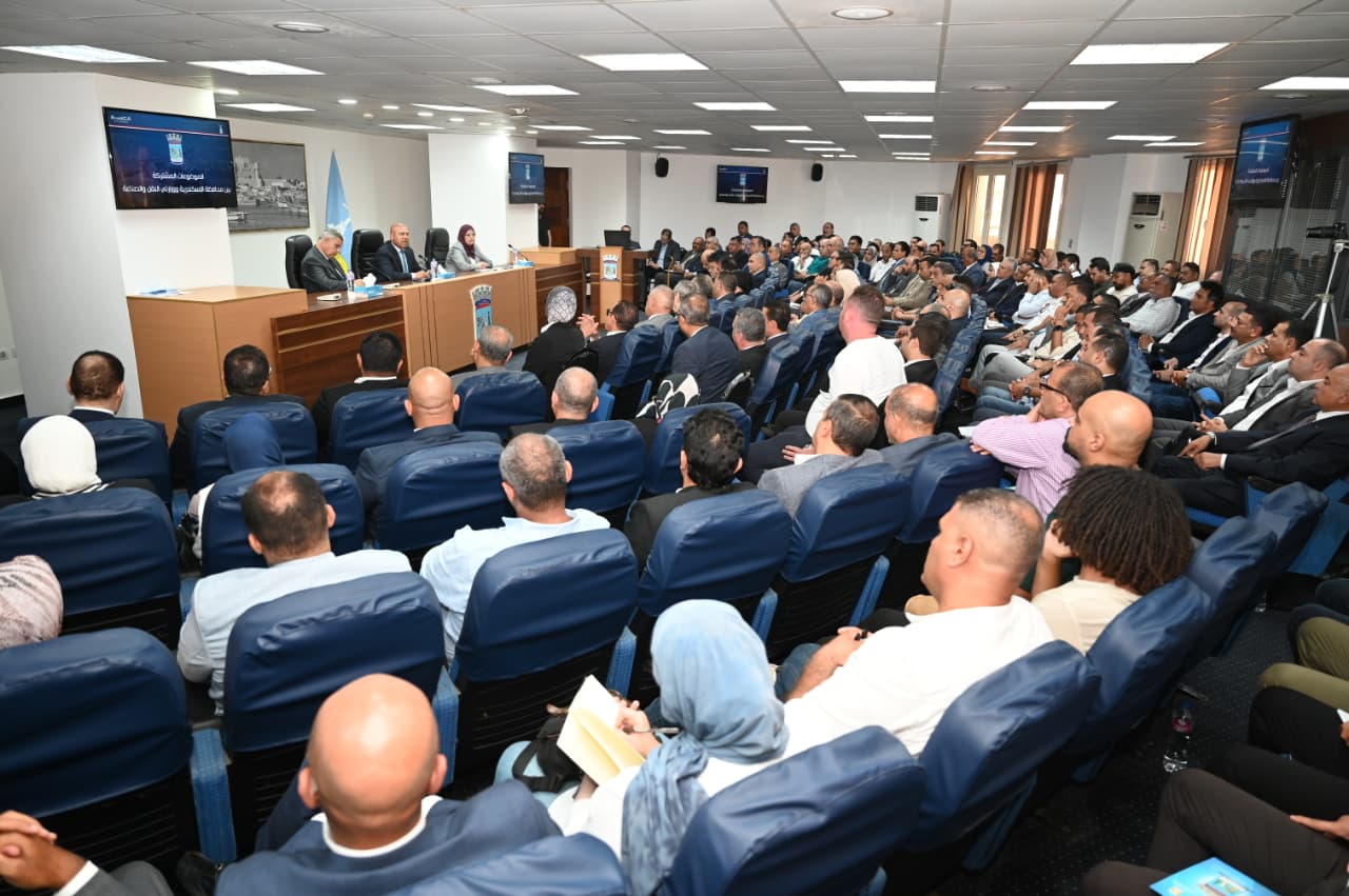 الوزير يجتمع مع المستثمرين الصناعيين