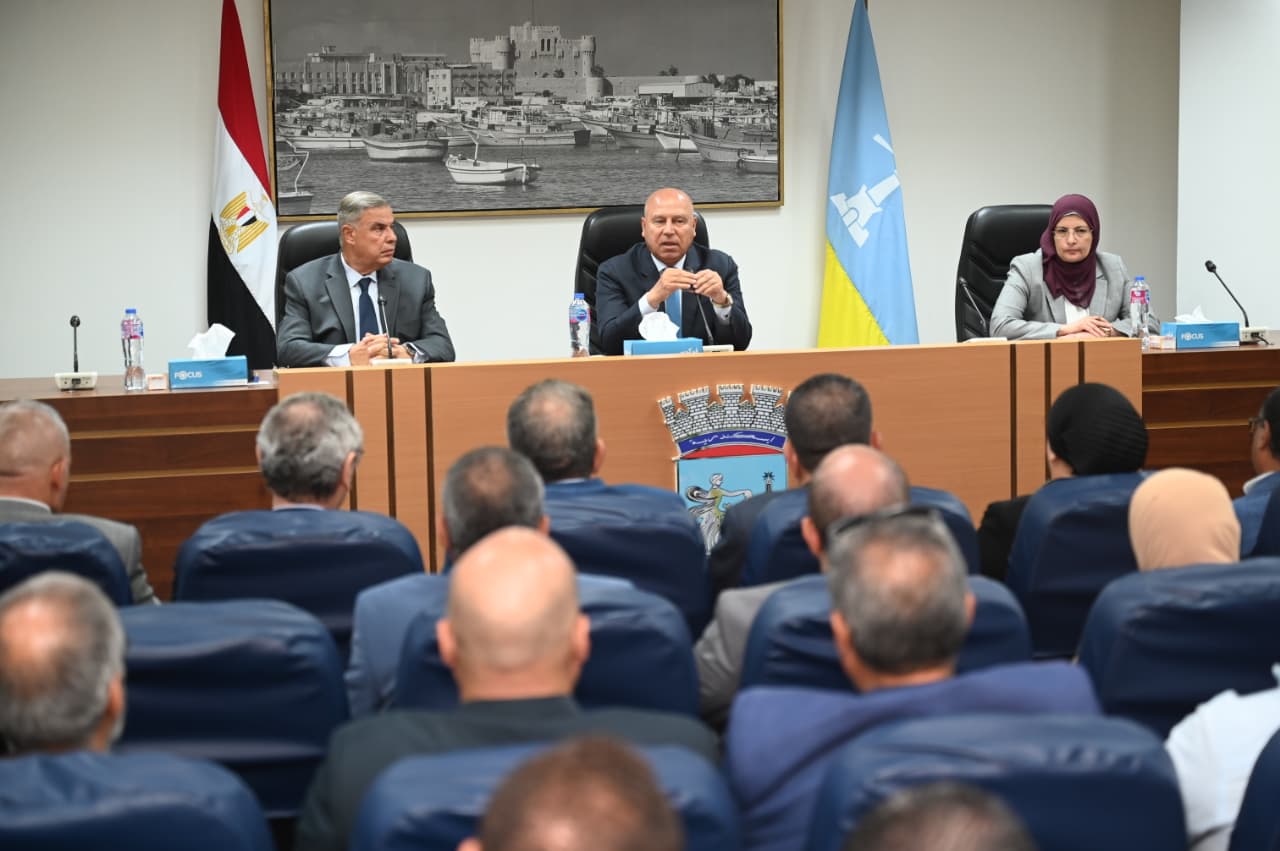 الوزير يجتمع مع المستثمرين الصناعيين