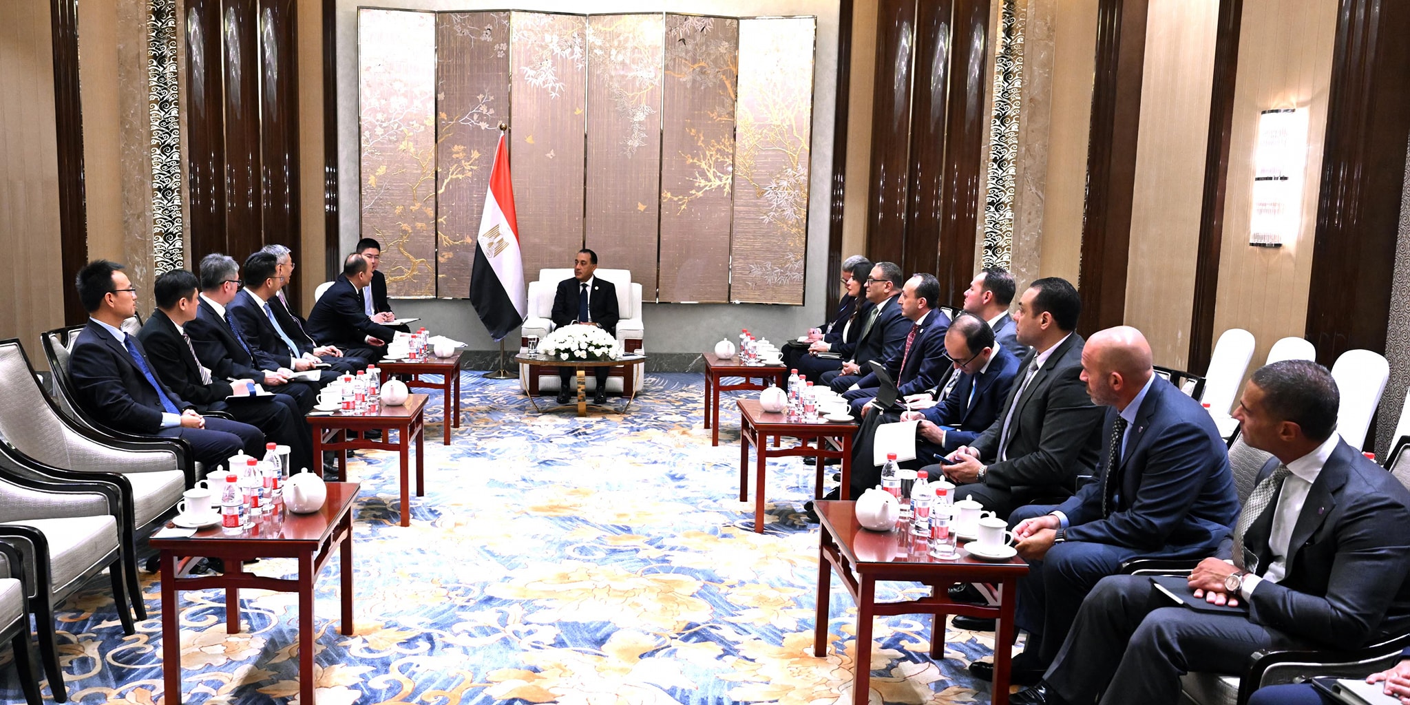 رئيس الوزراء يلتقي رئيس شركة CNCEC الصينية للبتروكيماويات