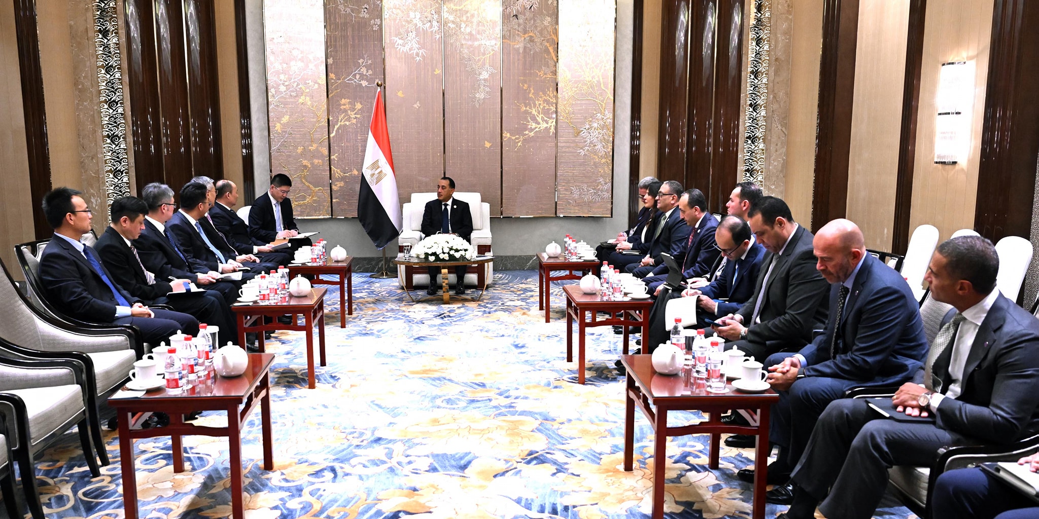 رئيس الوزراء يلتقي رئيس شركة CNCEC الصينية للبتروكيماويات