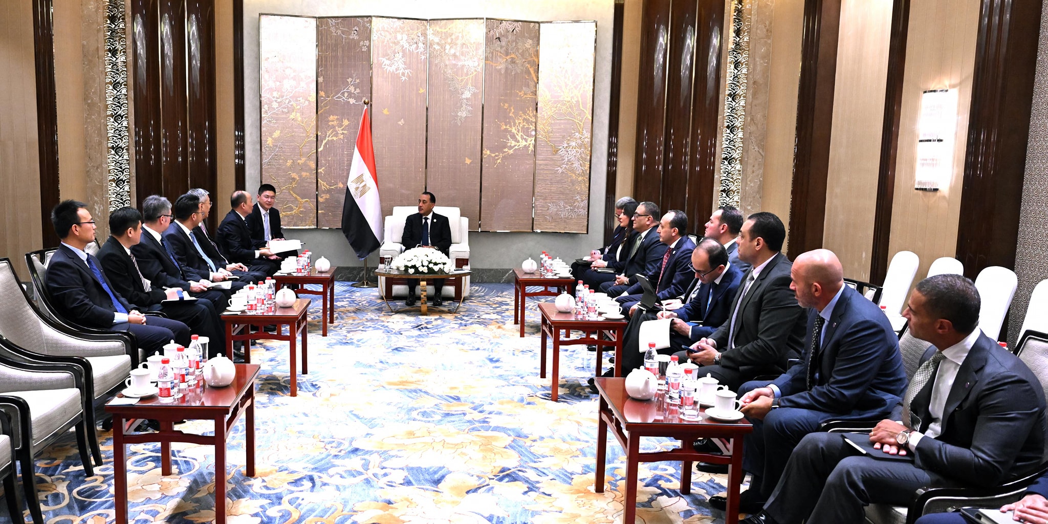 رئيس الوزراء يلتقي رئيس شركة CNCEC الصينية للبتروكيماويات