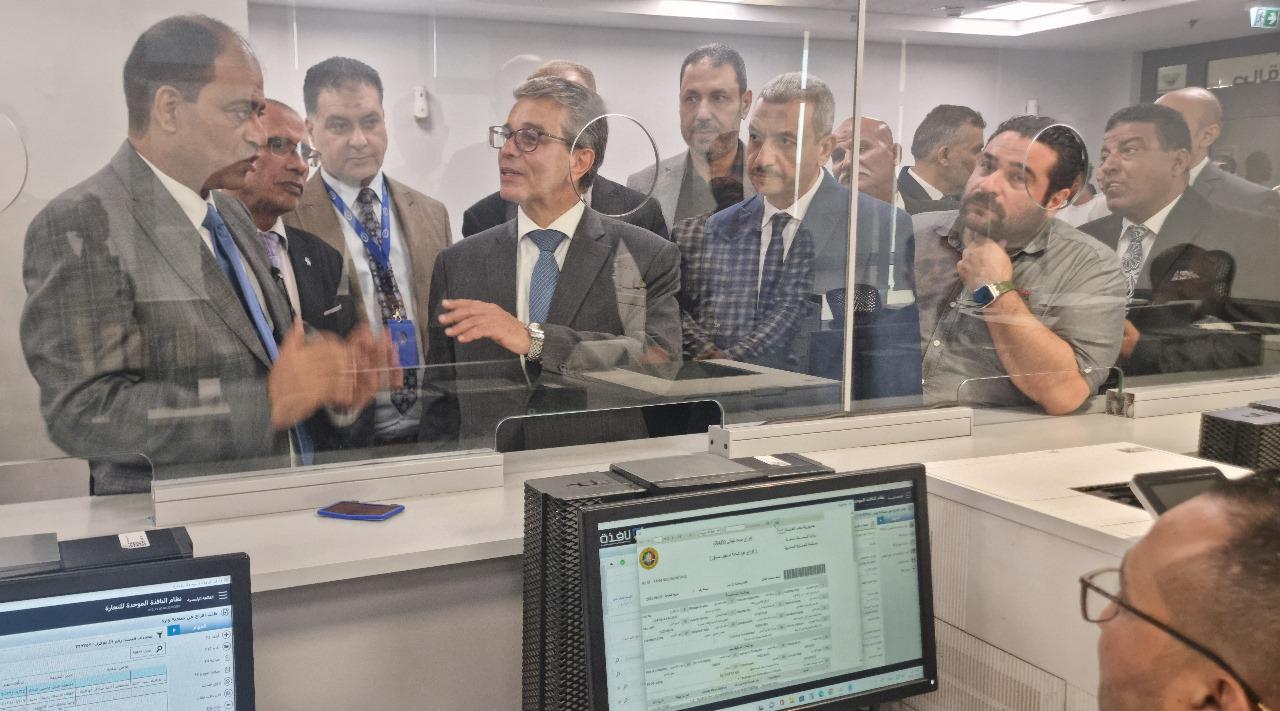 رئيس مصلحة الجمارك يتفقد المنافذ الجمركية بالعين السخنة