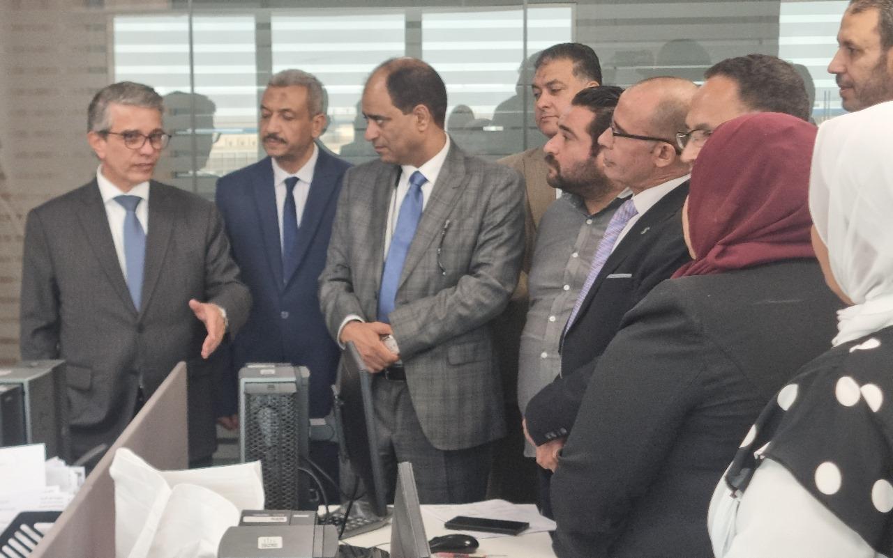 رئيس مصلحة الجمارك يتفقد المنافذ الجمركية بالعين السخنة
