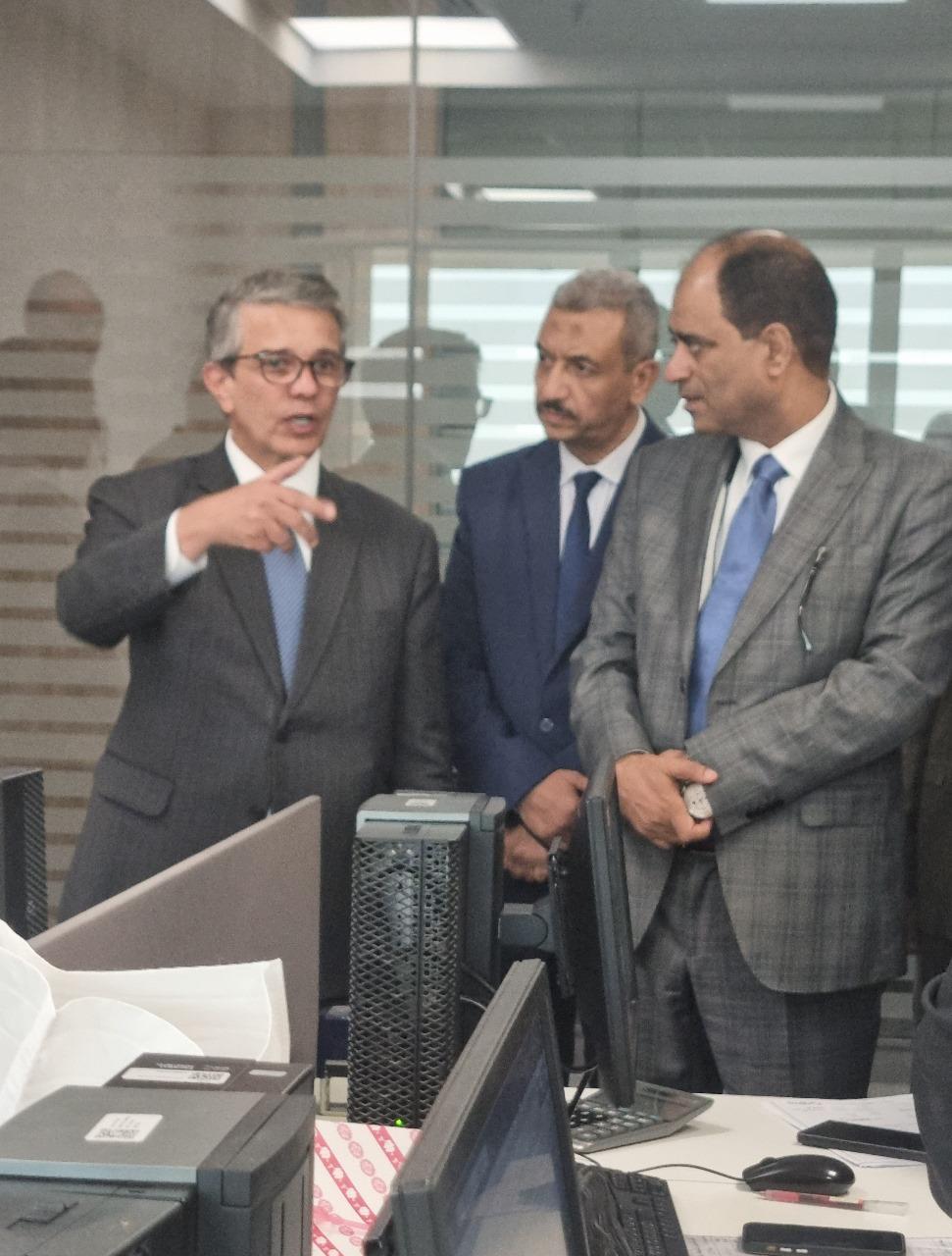 رئيس مصلحة الجمارك يتفقد المنافذ الجمركية بالعين السخنة