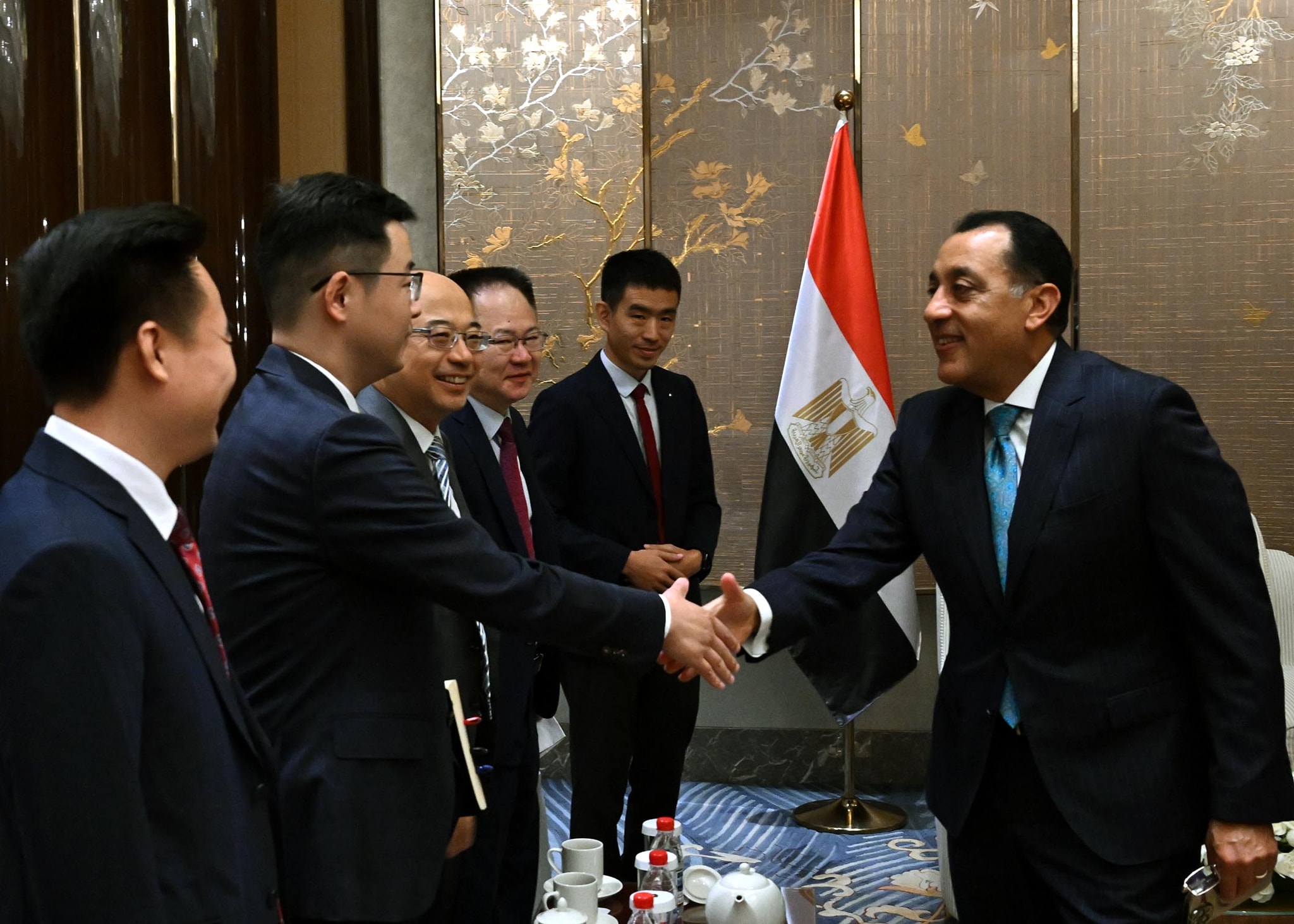 رئيس الوزراء يلتقي رئيس مجلس إدارة شركة تيدا الصينية