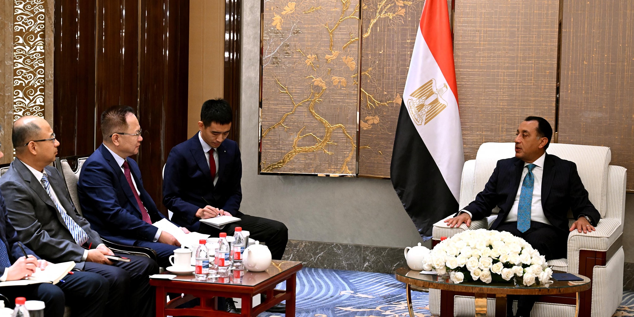 رئيس الوزراء يلتقي رئيس مجلس إدارة شركة تيدا الصينية