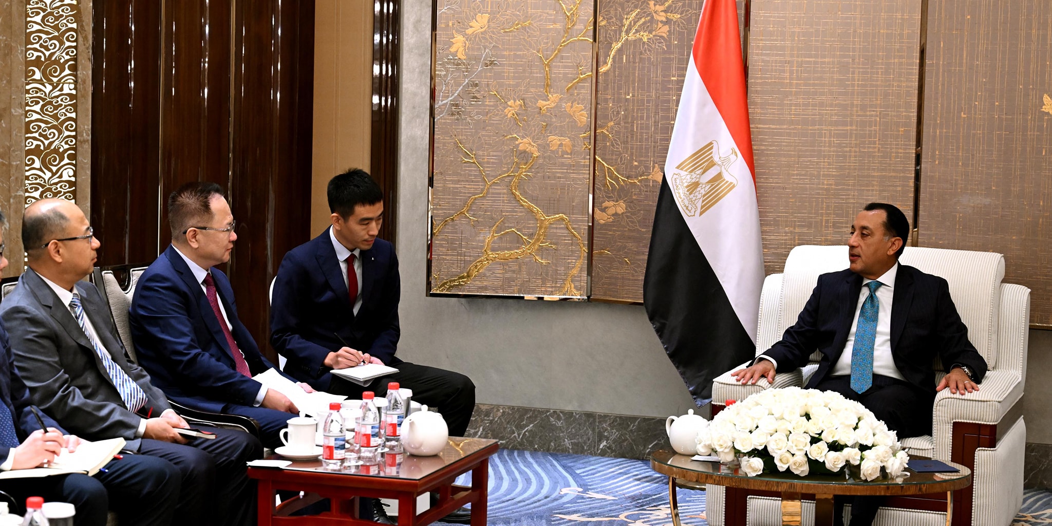 رئيس الوزراء يلتقي رئيس مجلس إدارة شركة تيدا الصينية