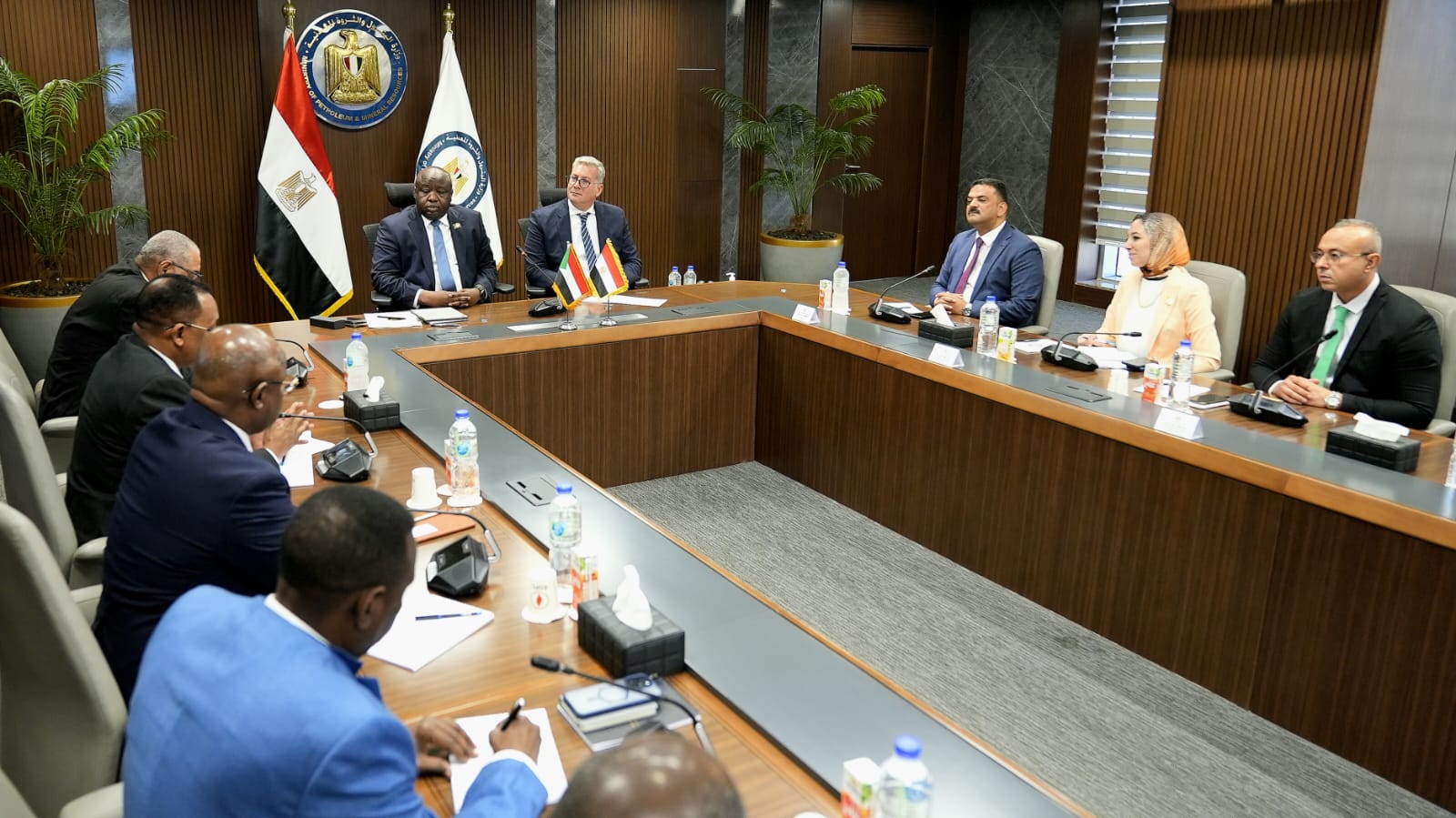 وزير البترول يستقبل وزير المعادن السوداني