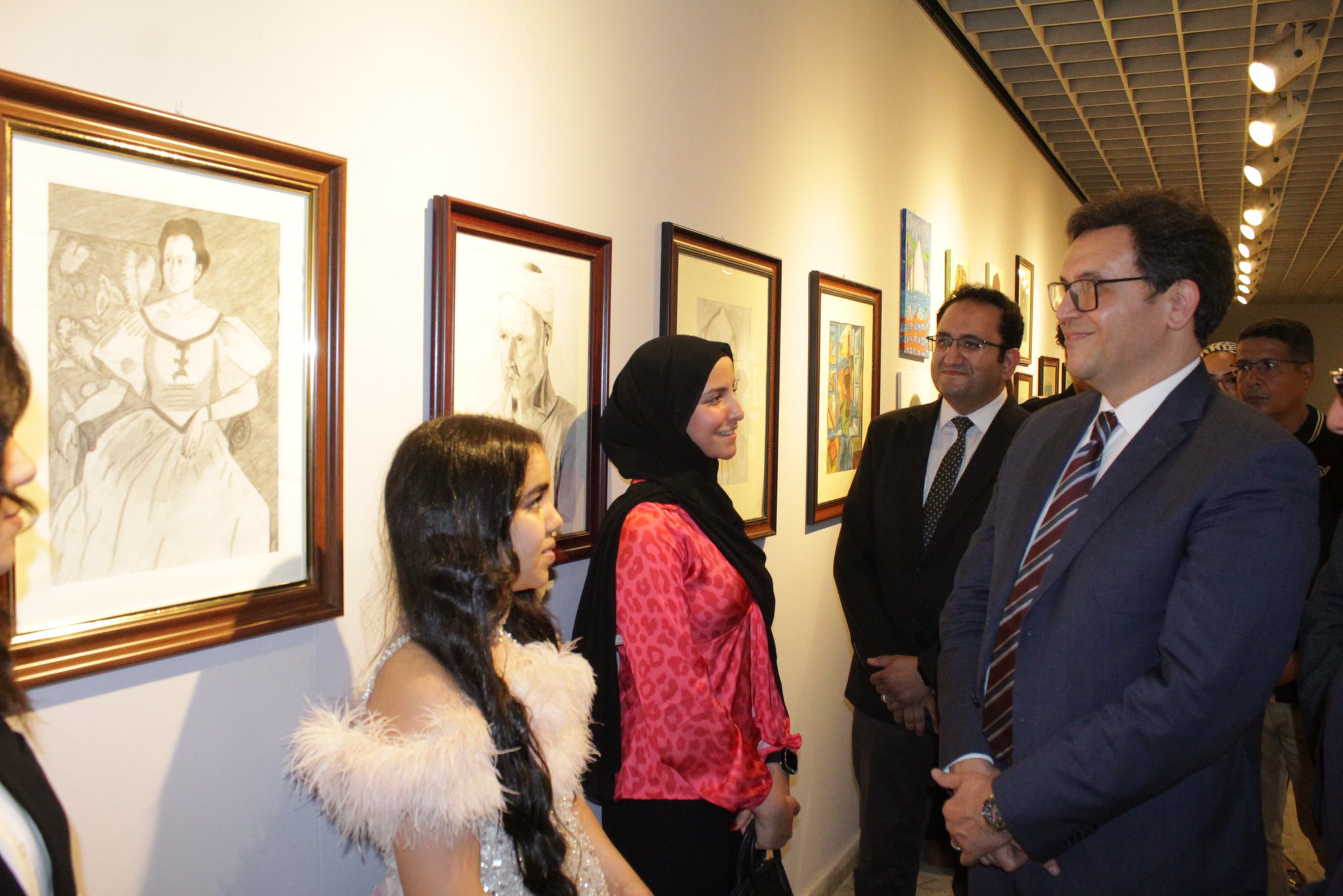 وزير الثقافة يفتتح المعرض السنوي العاشر لفصول الرسم