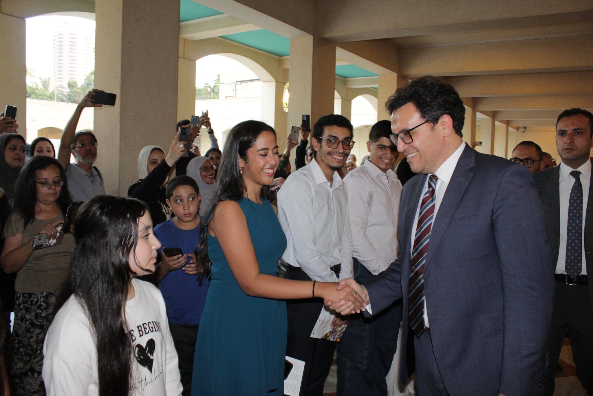 وزير الثقافة يفتتح المعرض السنوي العاشر لفصول الرسم