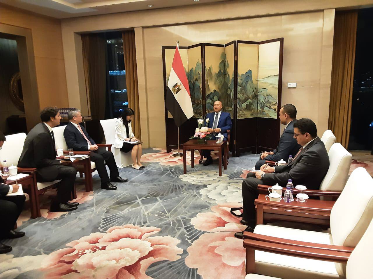 وزير الصناعة والنقل يلتقي رئيس شركة أفيك انترناشيونال