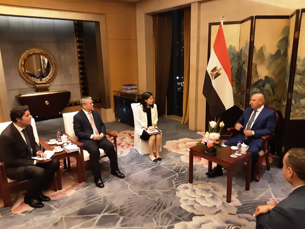 وزير الصناعة والنقل يلتقي رئيس شركة أفيك انترناشيونال