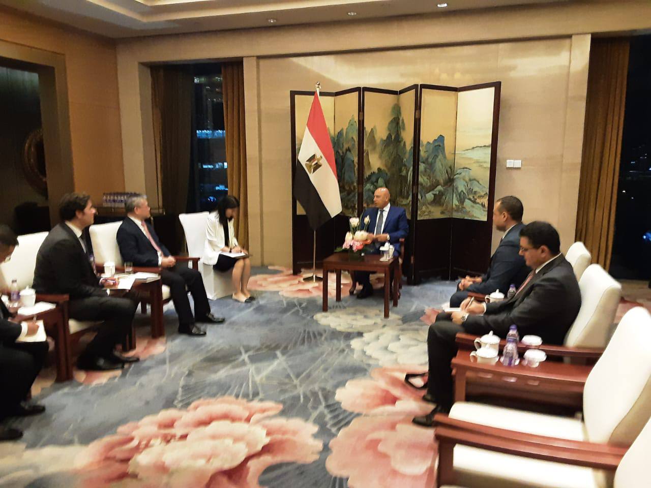 وزير الصناعة والنقل يلتقي رئيس شركة أفيك انترناشيونال