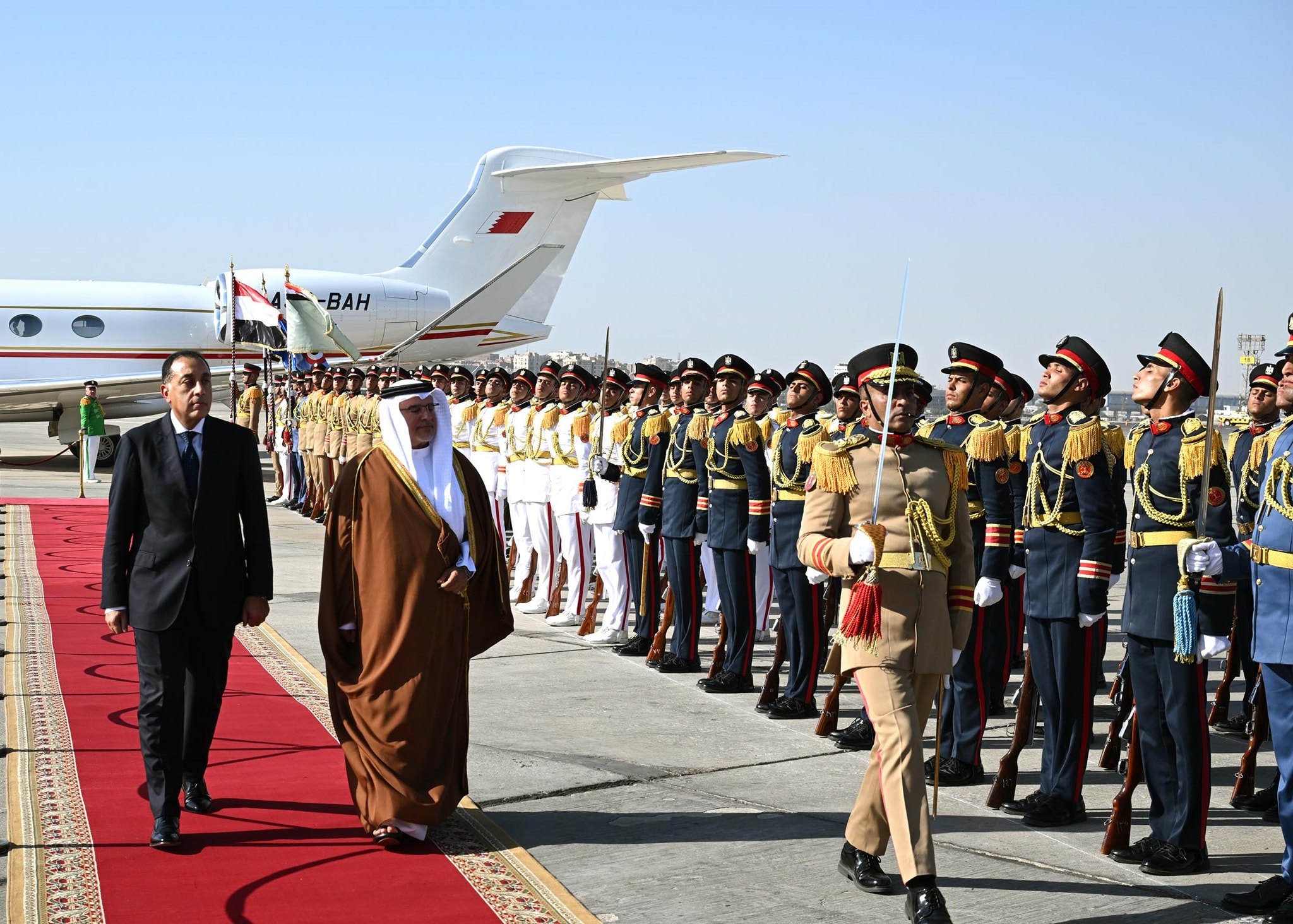 رئيس الوزراء يستقبل ولي عهد مملكة البحرين