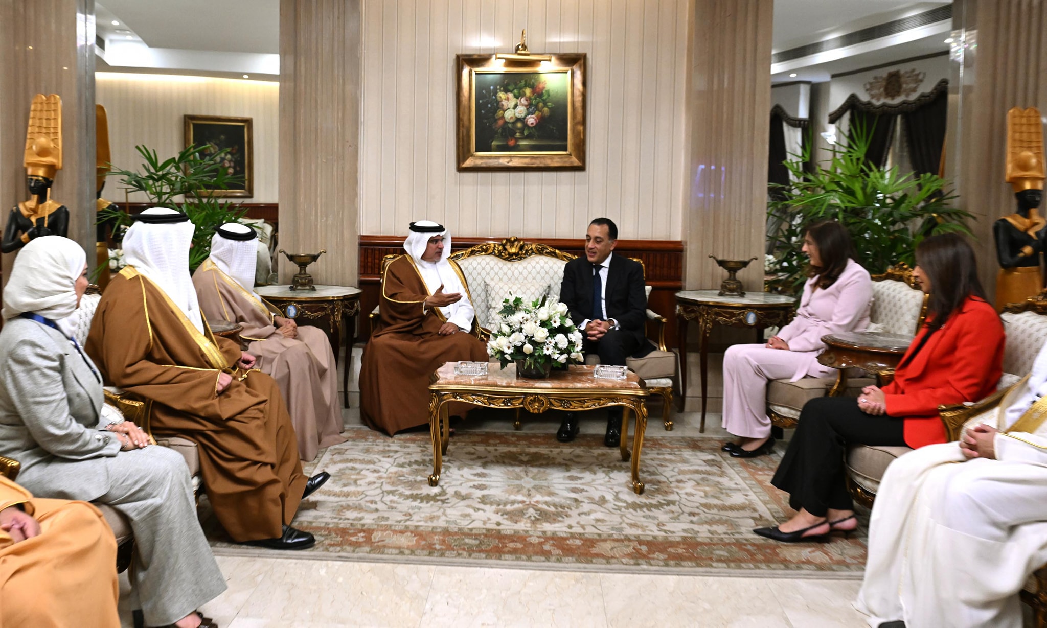 رئيس الوزراء يستقبل ولي عهد مملكة البحرين