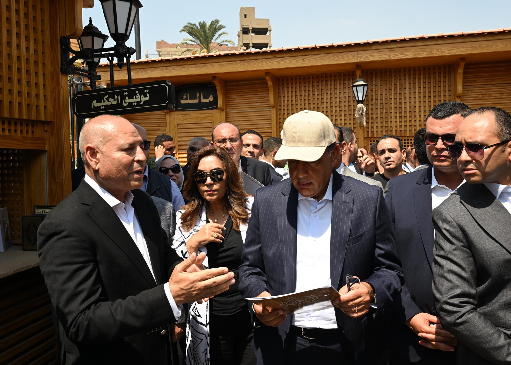 رئيس الوزراء يتفقد مشروع إحياء حديقة الأزبكية التراثية