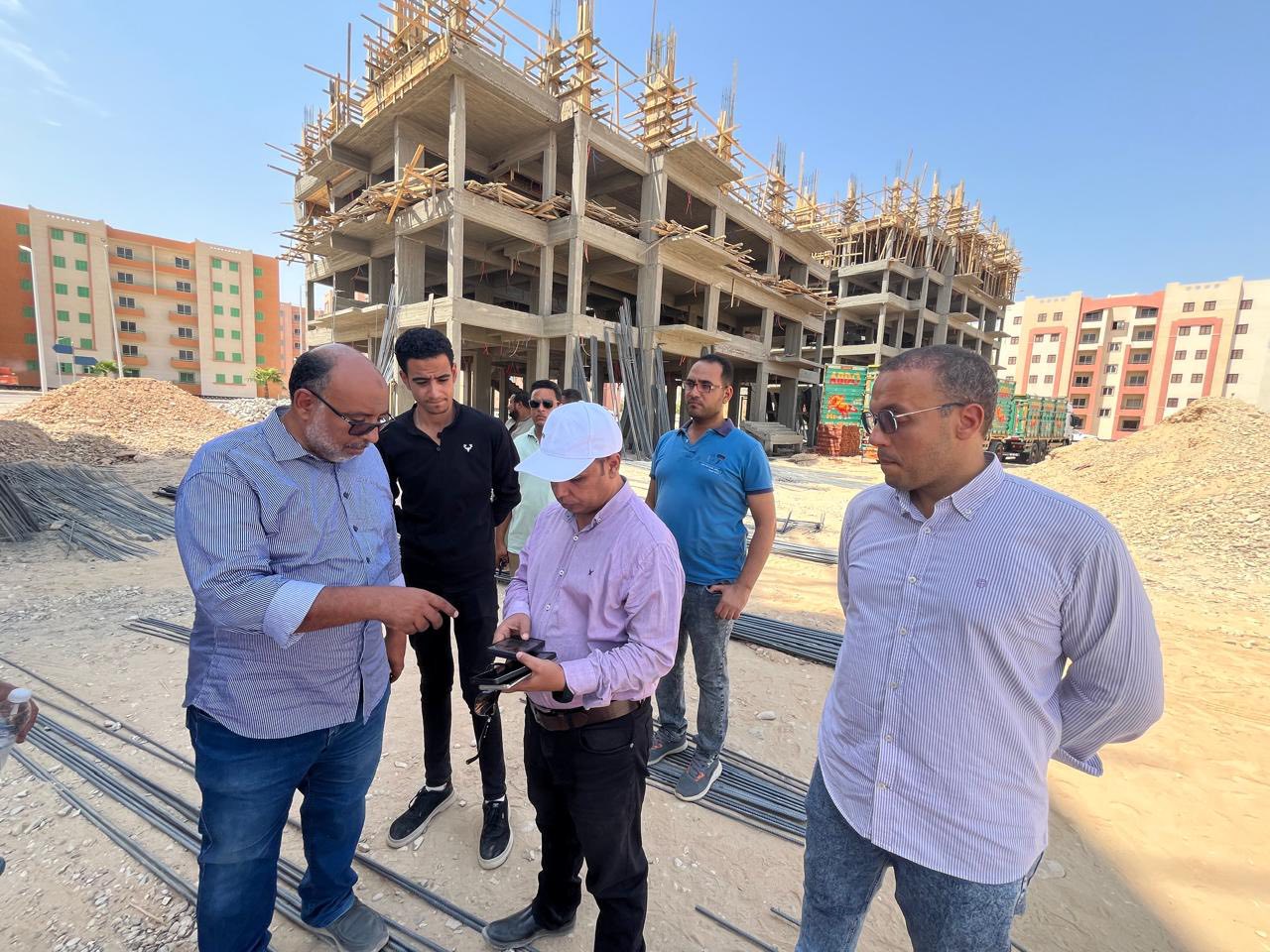وزير الإسكان يتابع موقف وحدات سكن لكل المصريين وديارنا