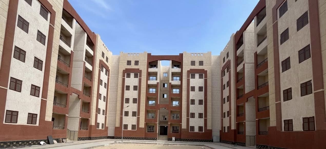 وزير الإسكان يتابع موقف وحدات سكن لكل المصريين وديارنا