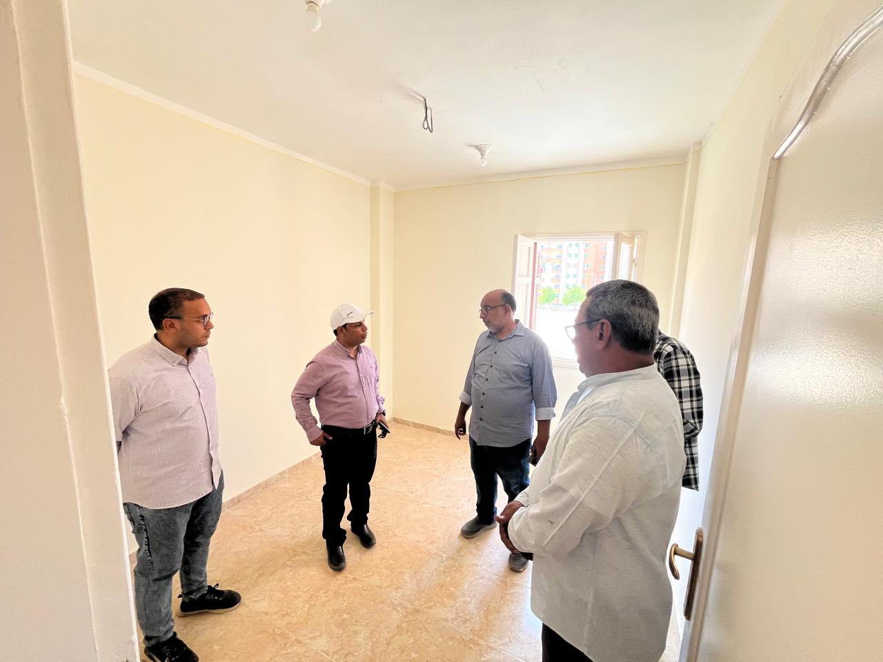 وزير الإسكان يتابع موقف وحدات سكن لكل المصريين وديارنا
