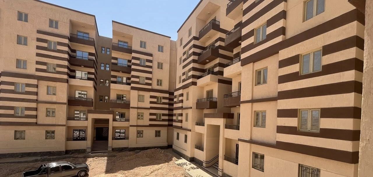وزير الإسكان يتابع موقف وحدات سكن لكل المصريين وديارنا