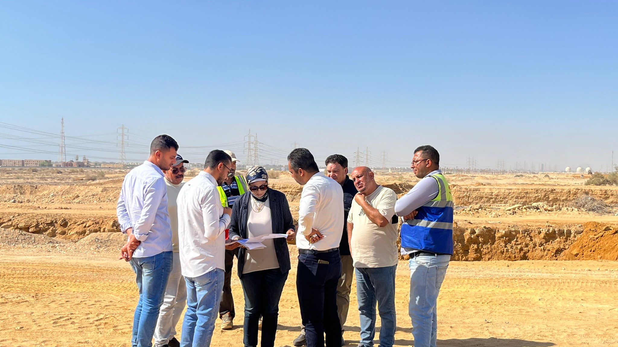 وزير الإسكان يتابع سير العمل بالمشروعات الخدمية بمدينة السويس الجديدة