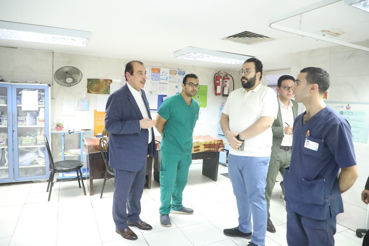 نائب وزير الصحة يجري جولة ميدانية مفاجئة بالقاهرة