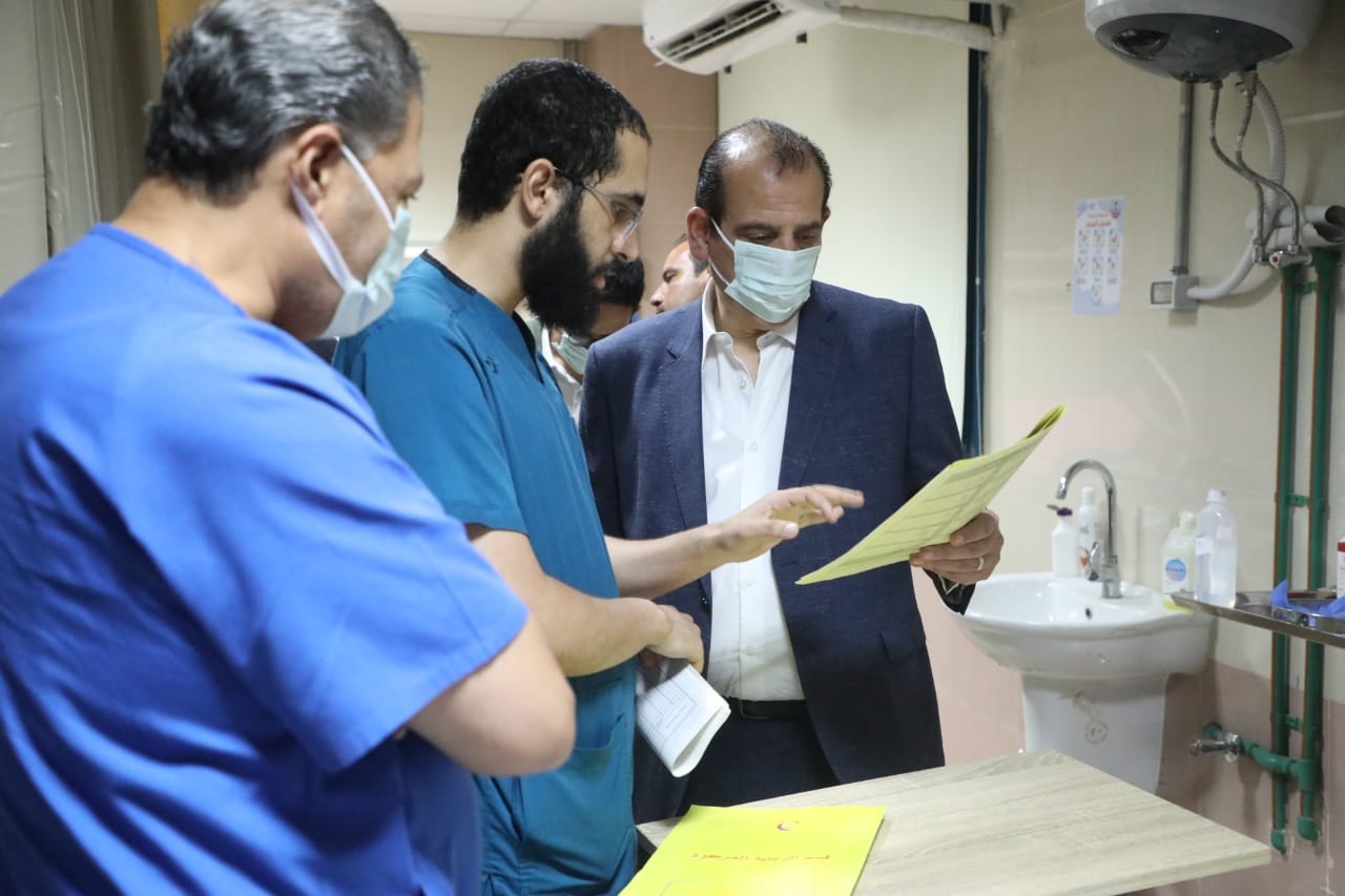 نائب وزير الصحة يجري جولة ميدانية مفاجئة بالقاهرة