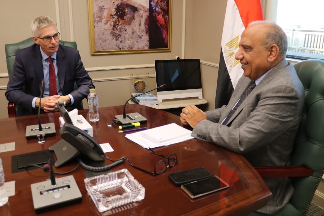 وزير الكهرباء يجتمع مع الرئيس التنفيذي لقطاع الكهرباء بـABB