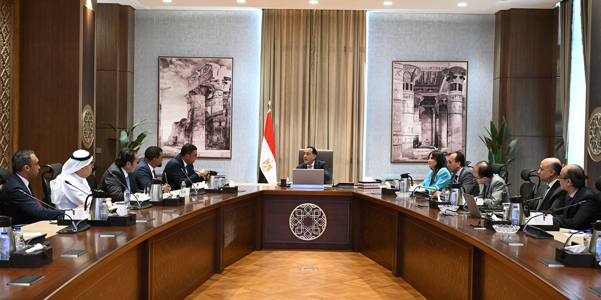 مدبولي يستعرض مقترحات أحد التحالفات العالمية لإدارة حي المال والأعمال