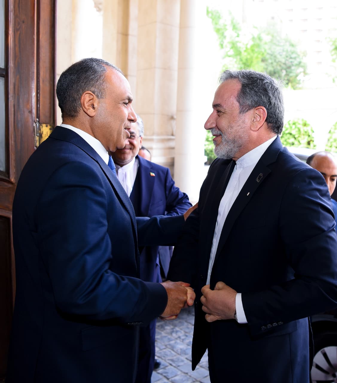 وزير الخارجية يستقبل نظيره الإيراني