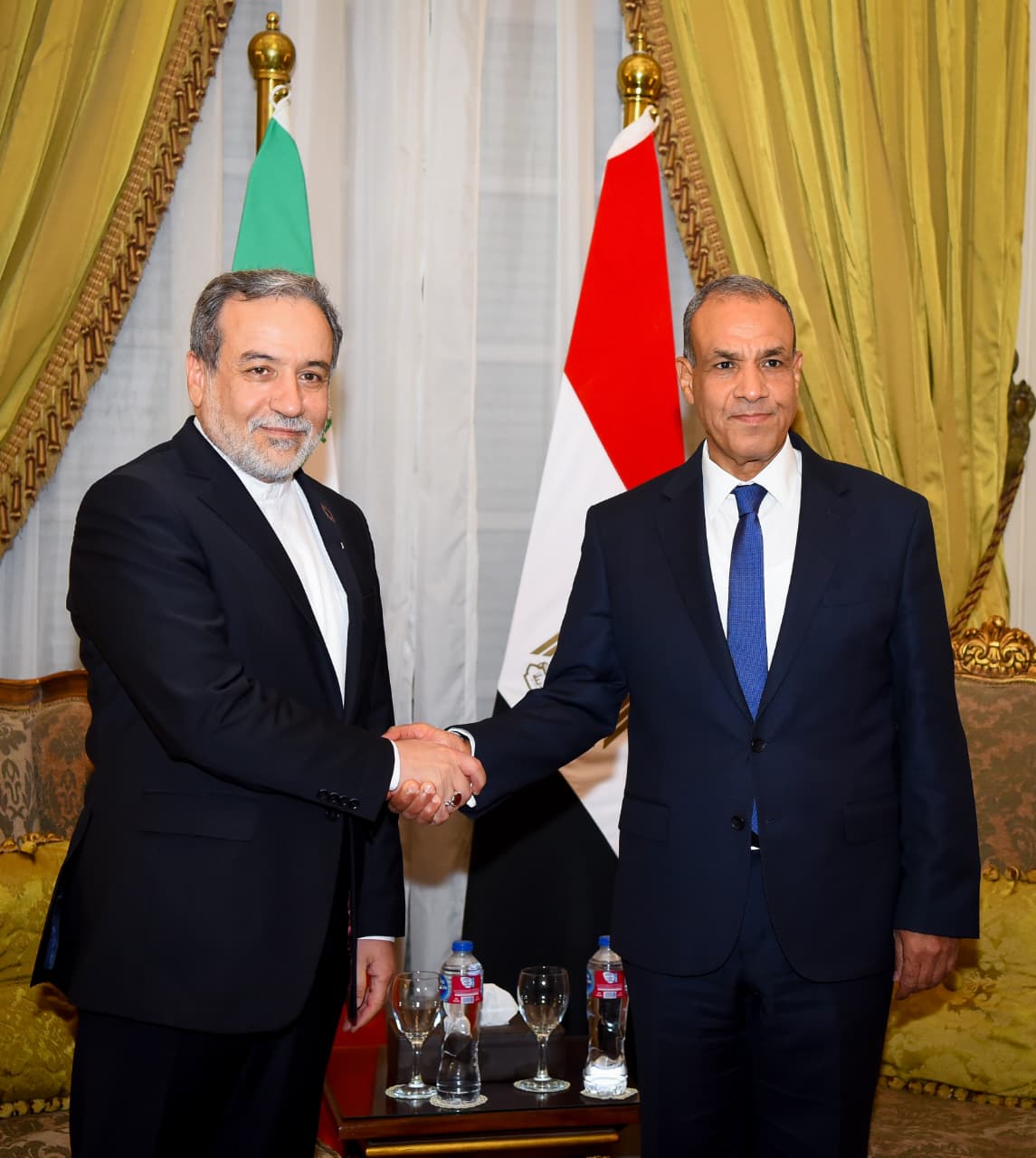 وزير الخارجية يستقبل نظيره الإيراني