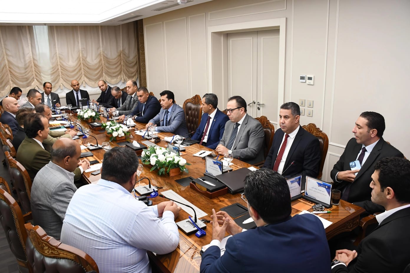 اجتماع وزير الشباب والرياضة مع مسئولي الأندية الرياضية