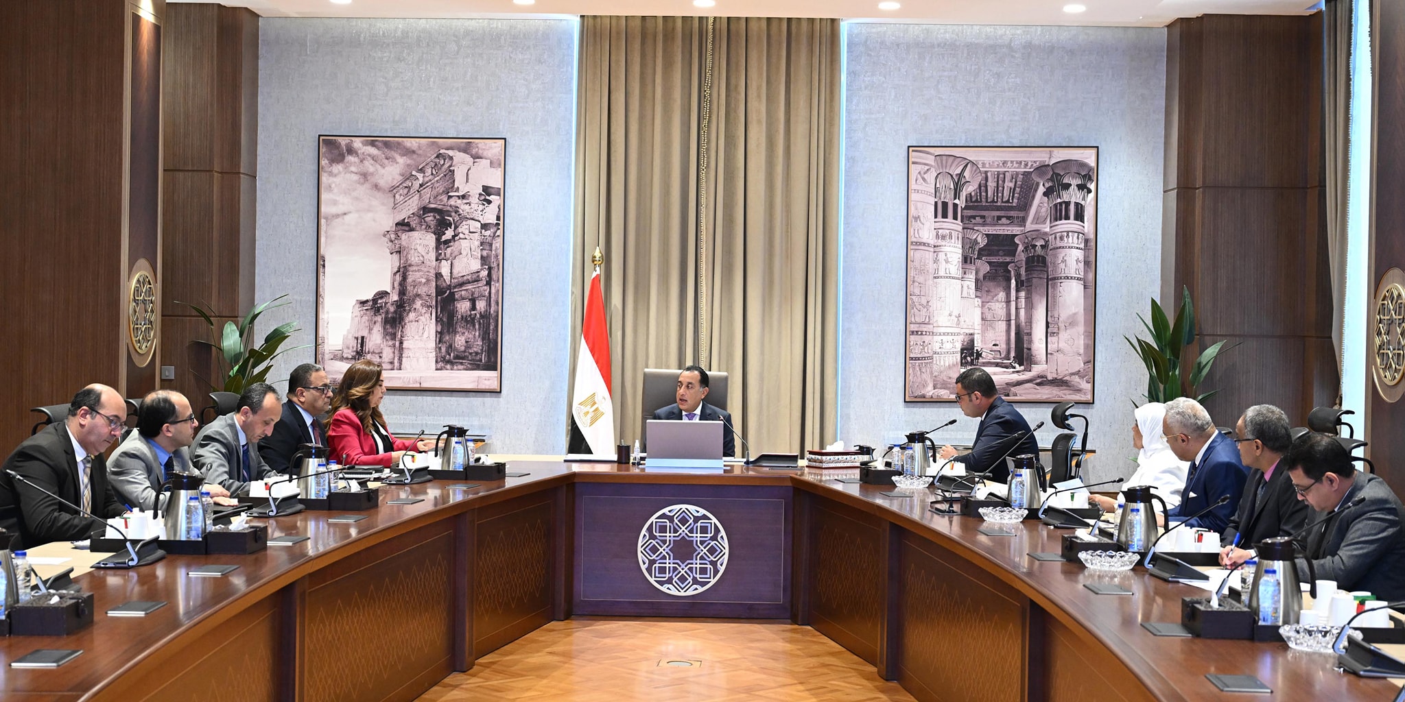 رئيس الوزراء يستعرض الإجراءات المقترحة للتعامل مع انهيار عدد من العقارات