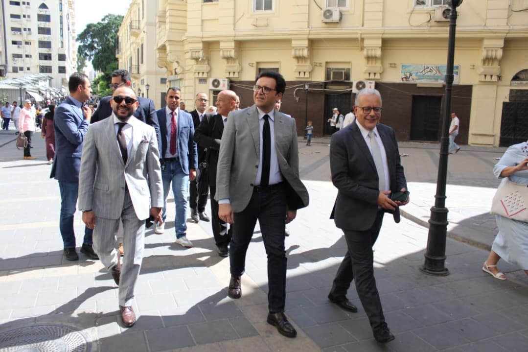 وزير الثقافة يتفقد أعمال تطوير شارع النبي دانيال بالإسكندرية