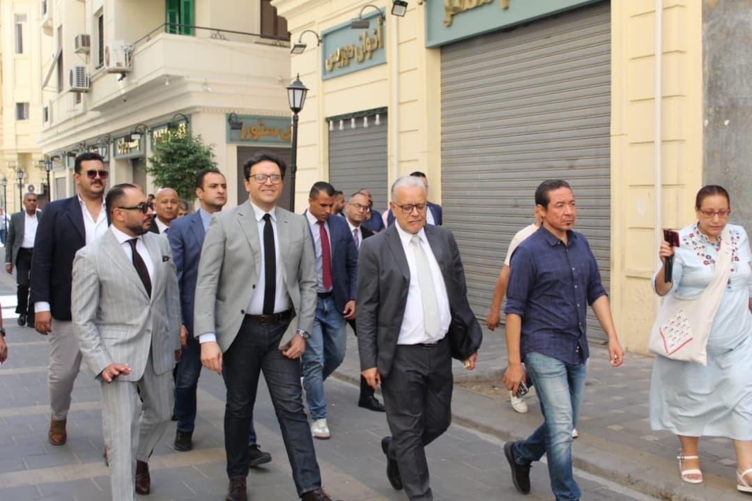 وزير الثقافة يتفقد أعمال تطوير شارع النبي دانيال بالإسكندرية
