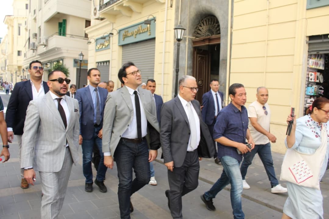 وزير الثقافة يتفقد أعمال تطوير شارع النبي دانيال بالإسكندرية