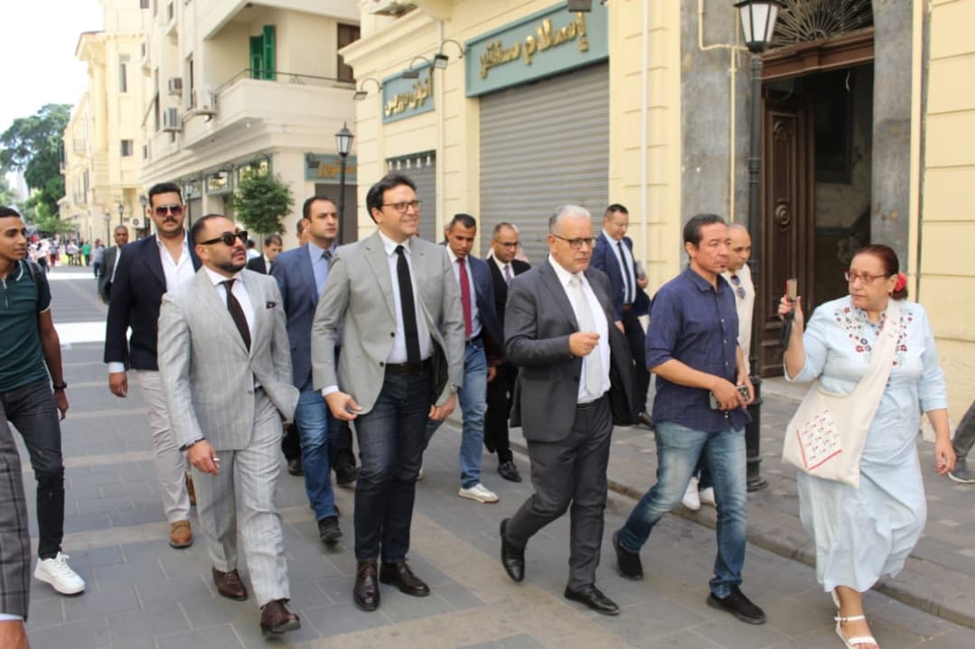 وزير الثقافة يتفقد أعمال تطوير شارع النبي دانيال بالإسكندرية