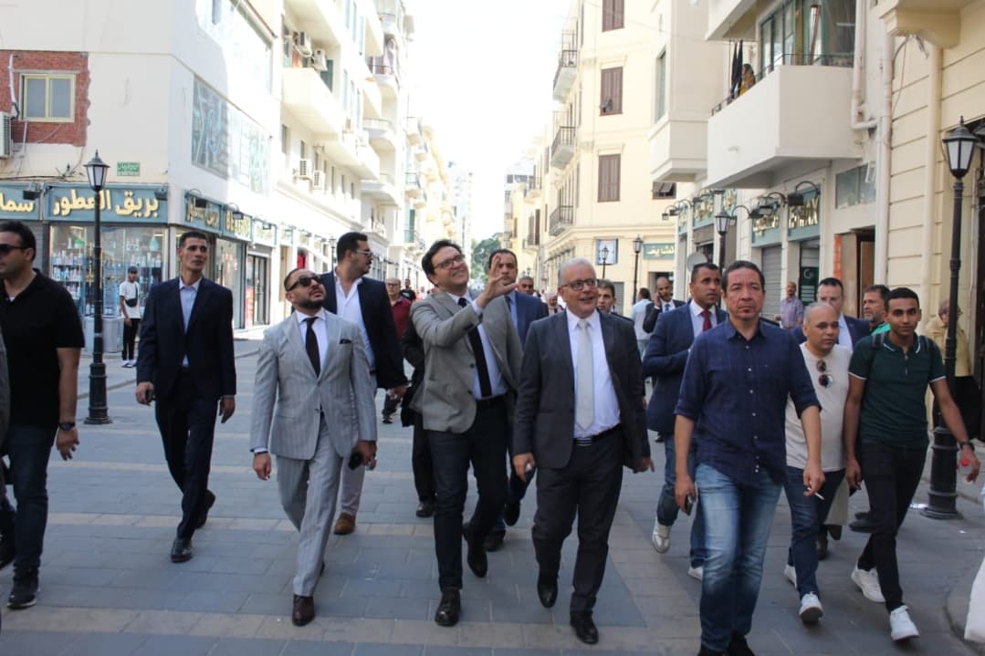 وزير الثقافة يتفقد أعمال تطوير شارع النبي دانيال بالإسكندرية