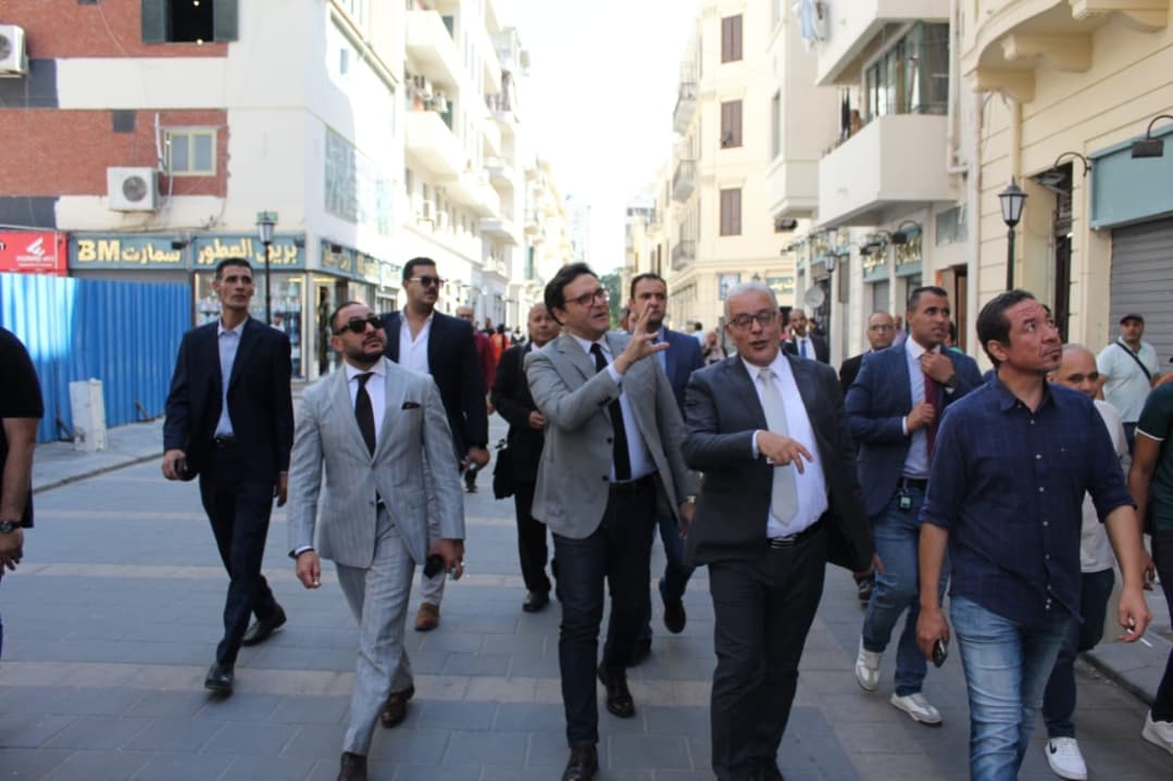 وزير الثقافة يتفقد أعمال تطوير شارع النبي دانيال بالإسكندرية