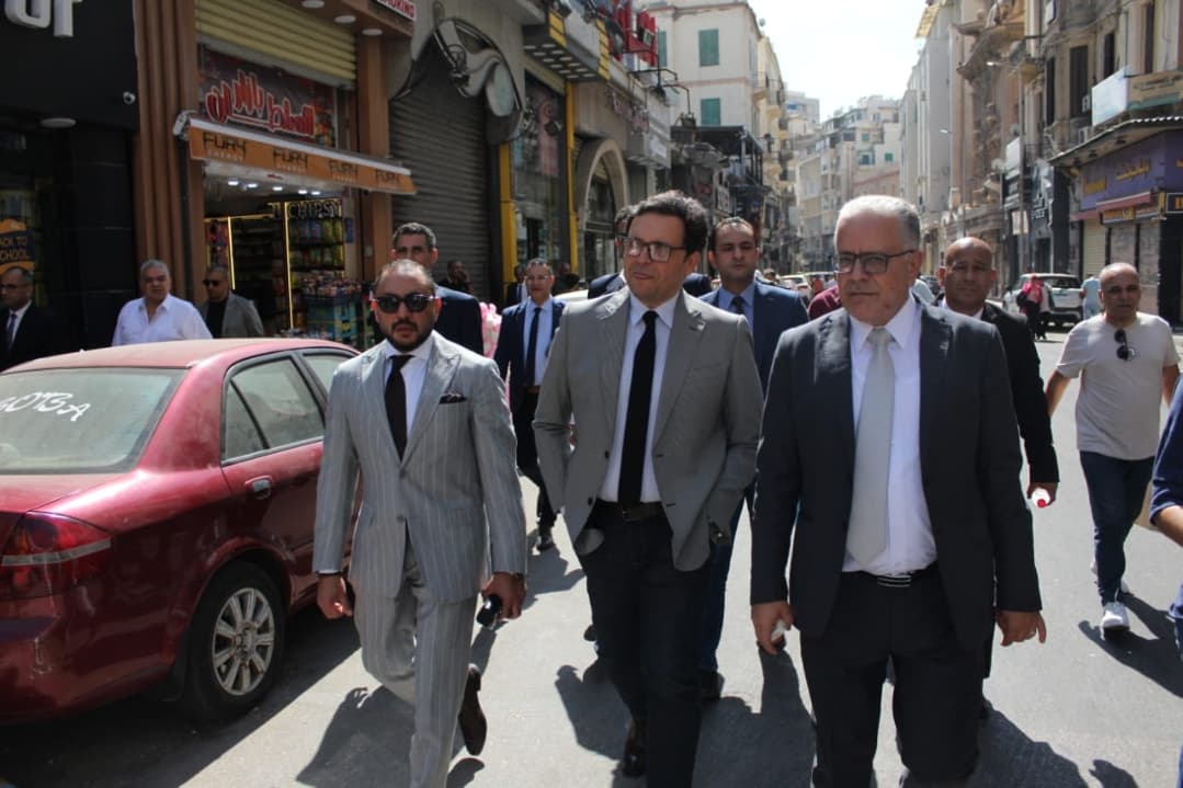 وزير الثقافة يتفقد أعمال تطوير شارع النبي دانيال بالإسكندرية