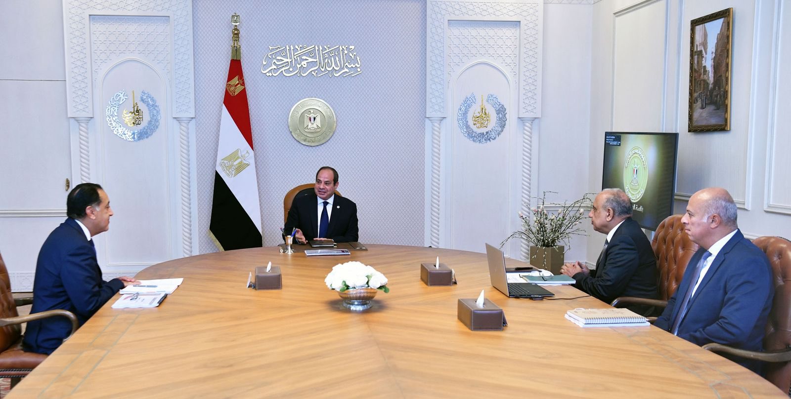 الرئيس السيسي يجتمع مع رئيس الوزراء ووزير الكهرباء