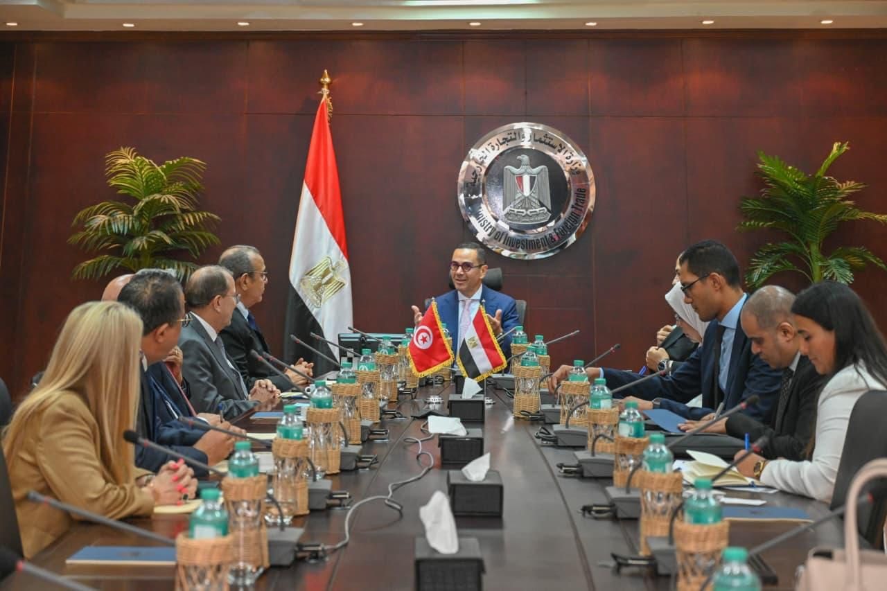 وزير الاستثمار مع رئيس الاتحاد التونسي للصناعة والتجارة